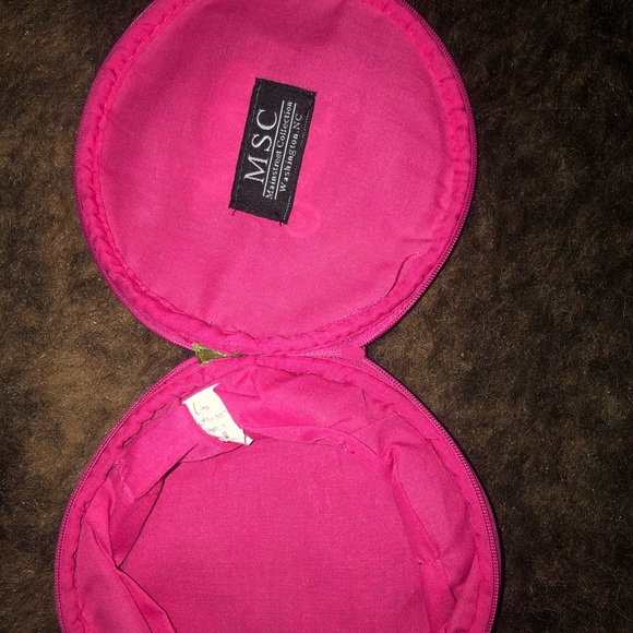 Cute little round jewelry holder - Picture 2 of 2